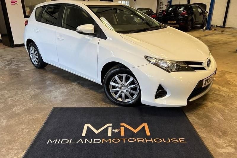 Used Toyota Auris Active 90 HP (66 kW) 2014