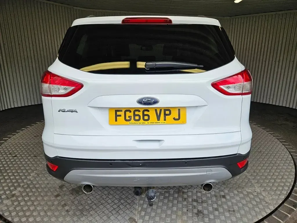 Used Ford Kuga Titanium 180 HP (132 kW) 2016 White SUV