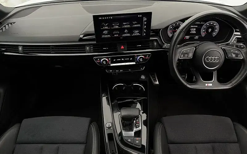 Used Audi A4 Black Edition 204 HP (150 kW) 2021 White Estate