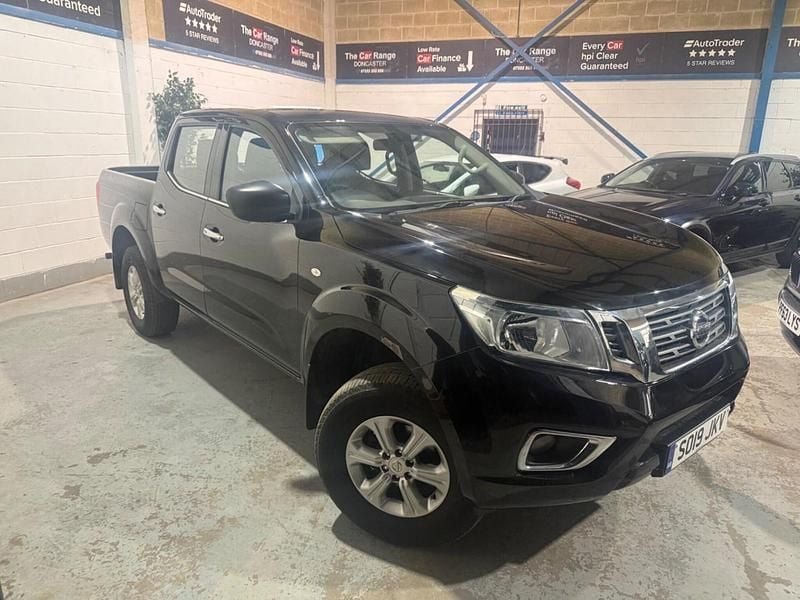 Black Used 2019 Nissan Navara Acenta Pickup | £10,745 (Good price) - Image 1/4