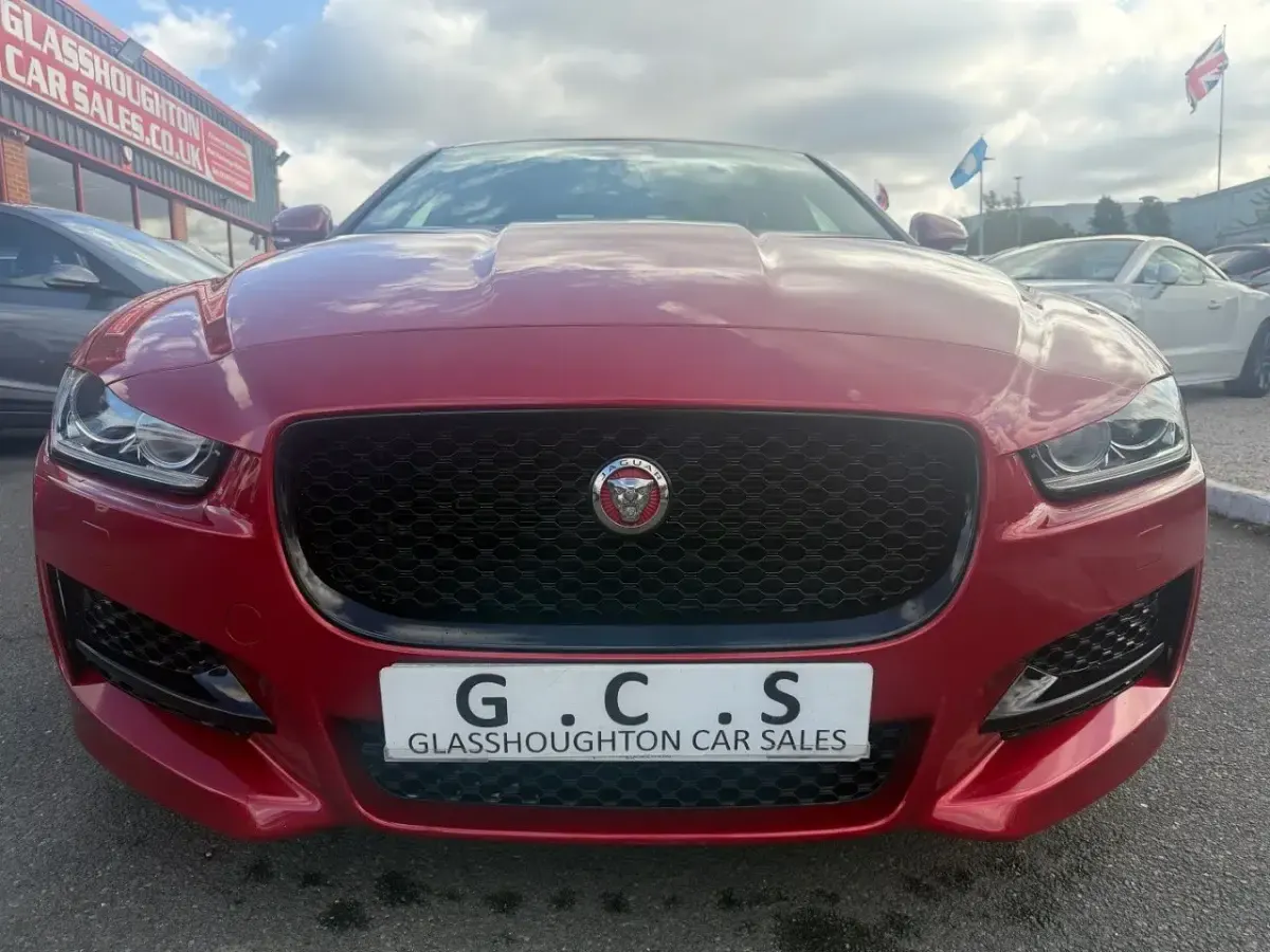 Used Jaguar XE R-Sport 180 HP (132 kW) 2017 Red Sedan
