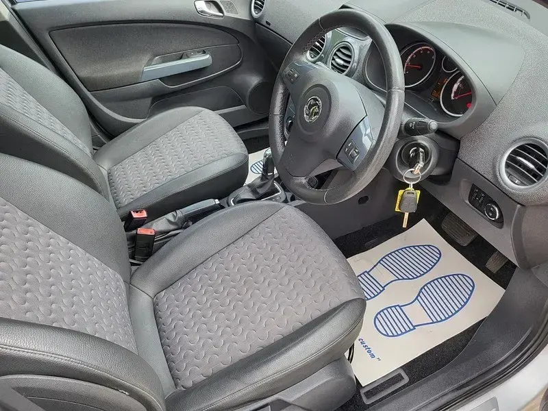 Second-hand Vauxhall Corsa 98 CP (72 kW) 2012 Argintiu Hatchback