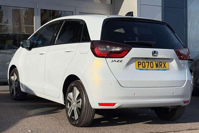 Used Honda Jazz Hybrid 109 HP (80 kW) 2020 Platinum white Hatchback
