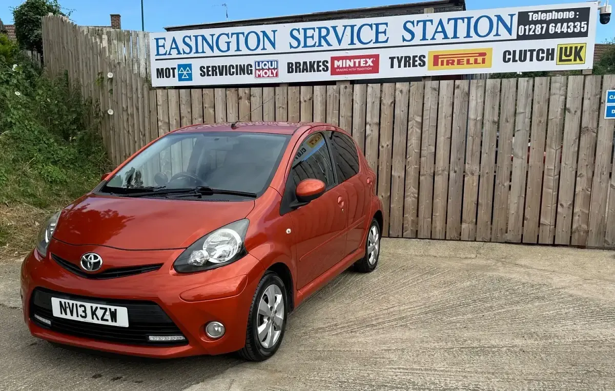 Used Toyota Aygo 68 HP (50 kW) 2013 Orange Hatchback