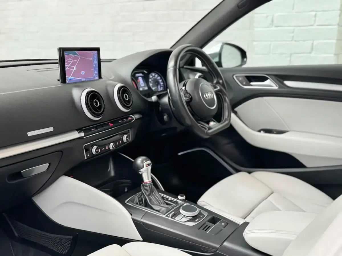 Usado Audi S3 Sportback Performance 300 HP (220 kW) 2015 Preto Citadino