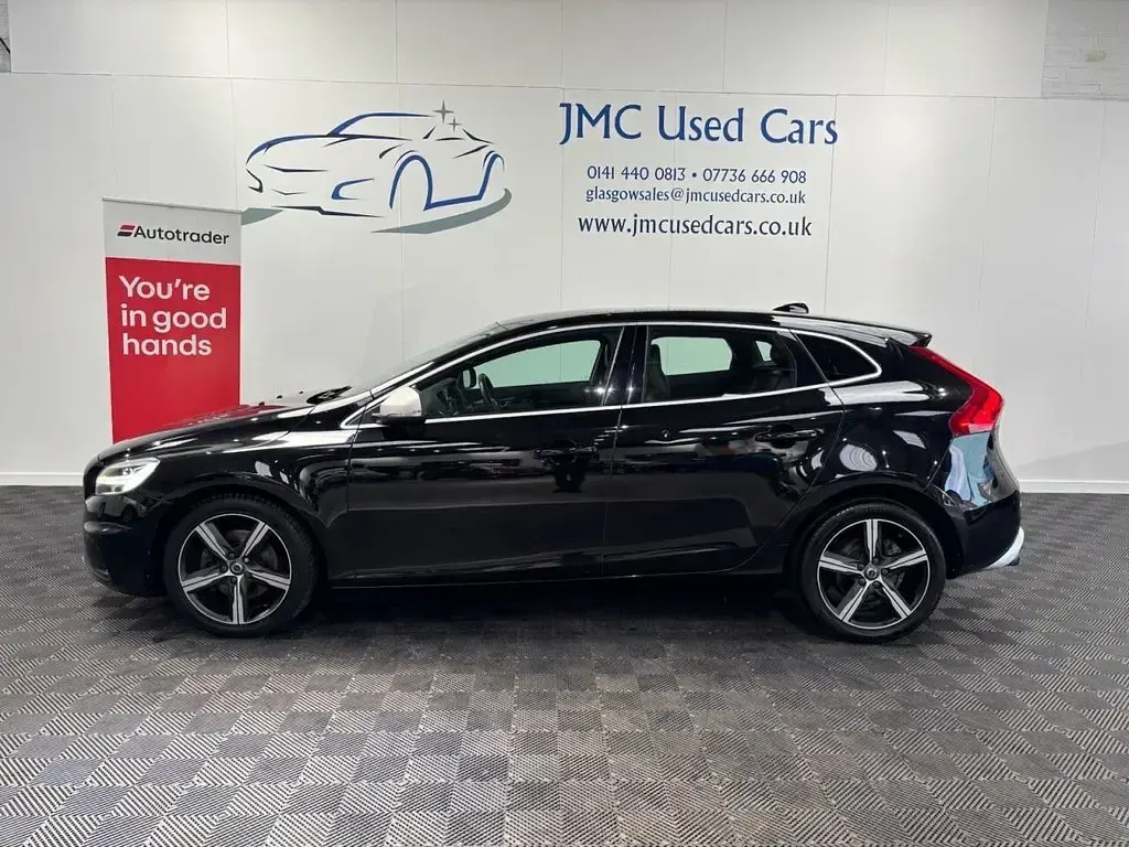 Used Volvo V40 R-Design 122 HP (89 kW) 2017 Black Hatchback