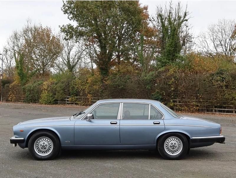 Used Daimler Double Six Serie 1 2020 Blue Sedan