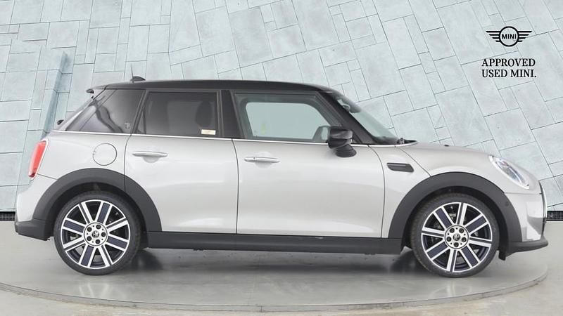 Usado Mini Cooper Exclusive 136 HP (100 kW) 2023 Prateado Citadino