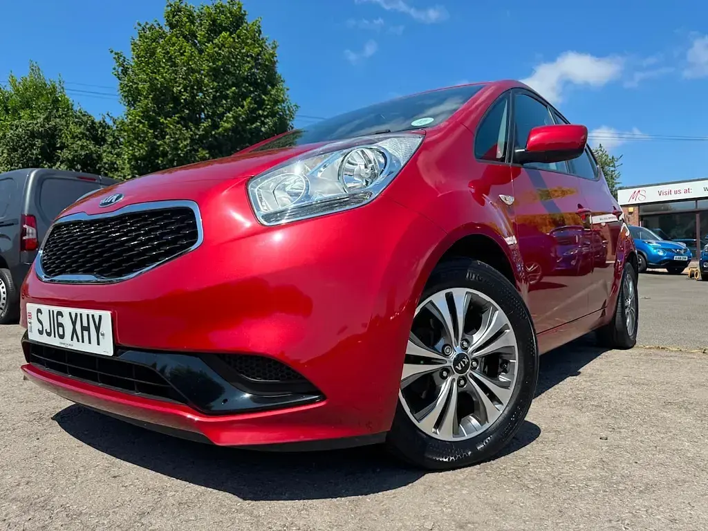 Used Kia Venga 90 HP (66 kW) 2016 Red Hatchback