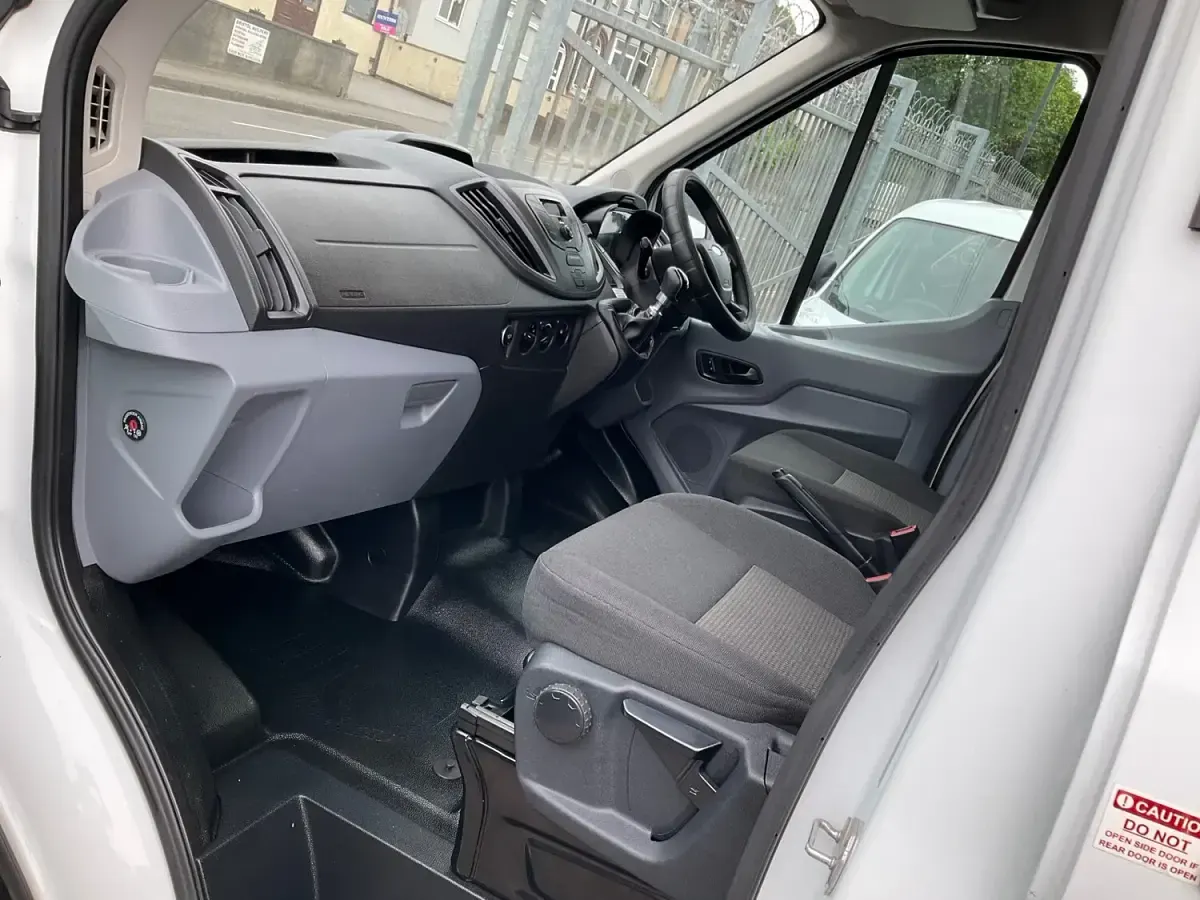 Used Ford Transit 130 HP (95 kW) 2018 White MPV