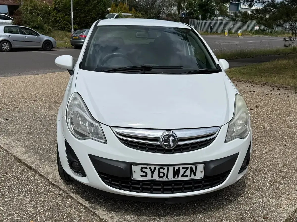 Used Vauxhall Corsa 2011 White Hatchback
