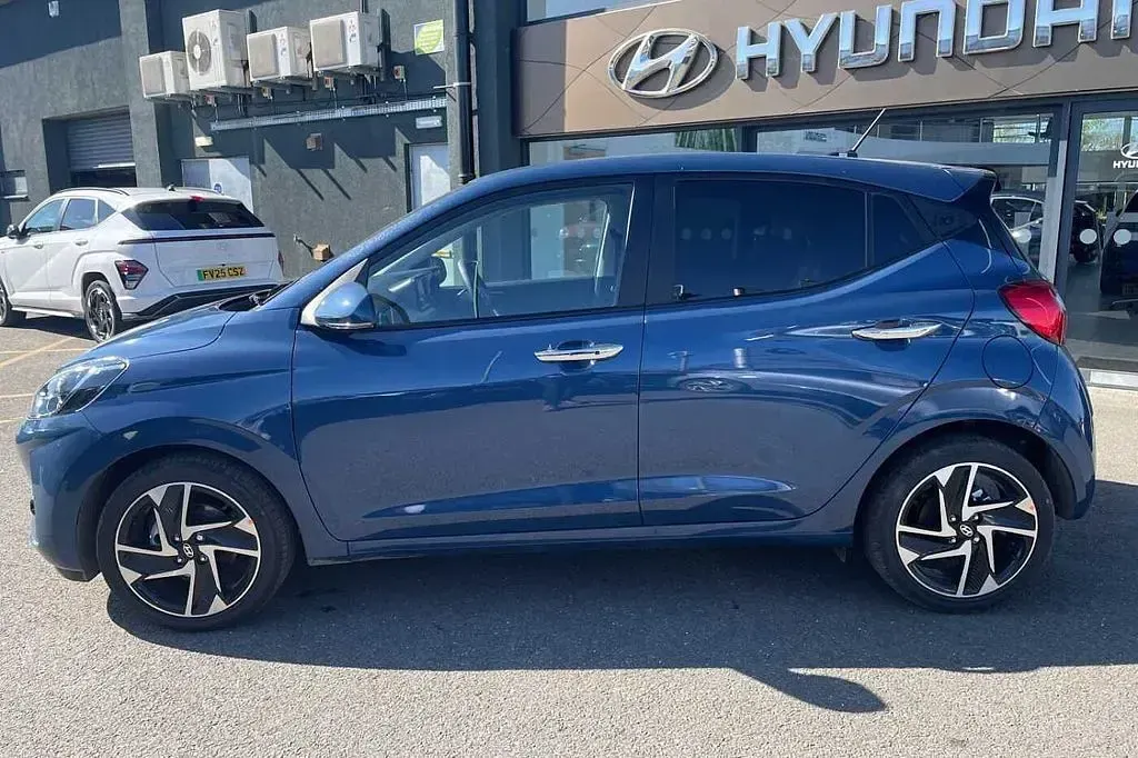 Used Hyundai i10 Premium 79 HP (58 kW) 2025 Blue Hatchback