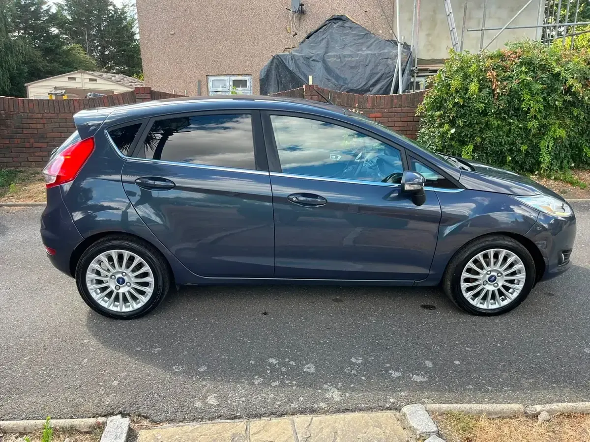 Used Ford Fiesta Titanium 2013 Grey Hatchback