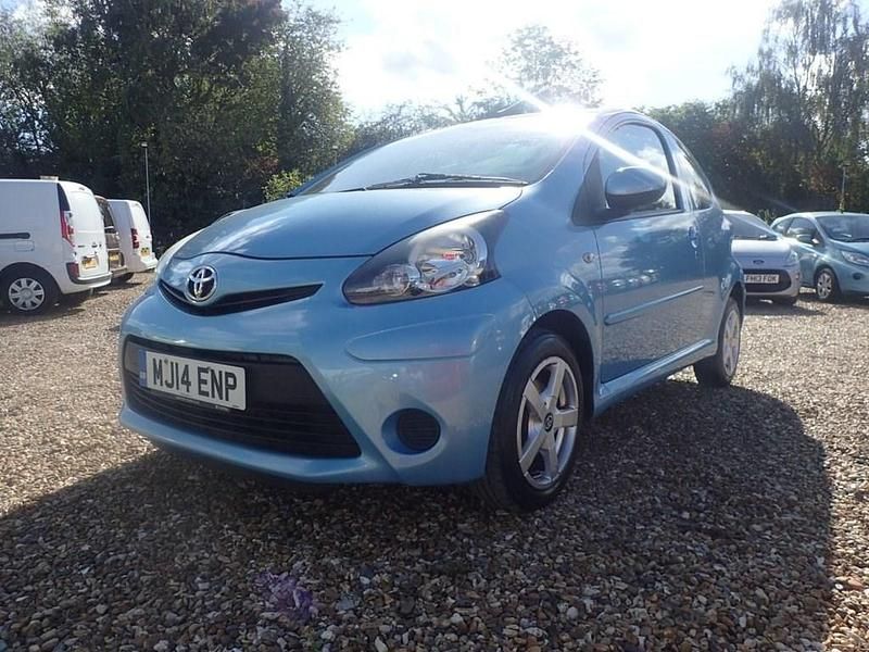 Used Toyota Aygo 68 HP (50 kW) 2014 Blue Hatchback