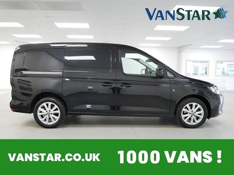 Usado VW Caddy Maxi Pro 122 HP (89 kW) 2022 Preto Monovolume