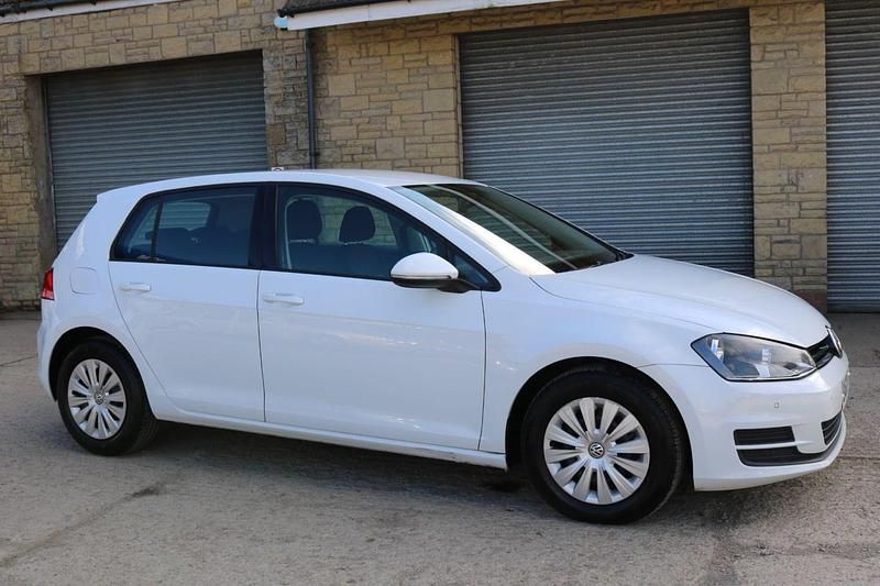 Used VW Golf VII S 105 HP (77 kW) 2013 White Hatchback