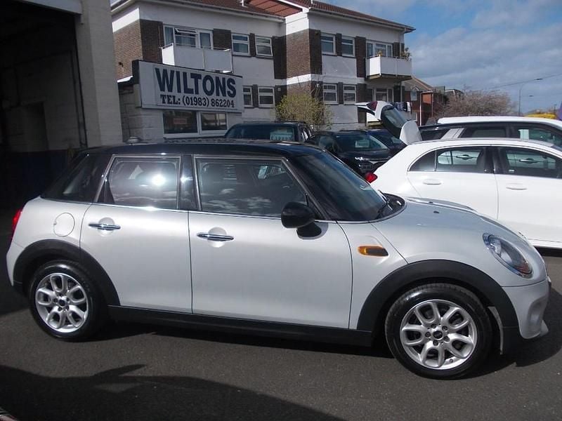 Used Mini Cooper Hatch 134 HP (98 kW) 2015 Silver Hatchback