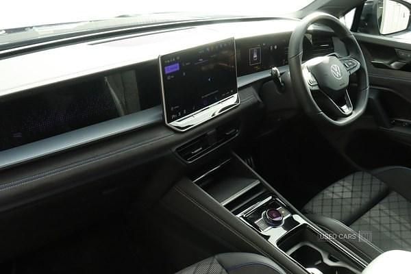 Used VW Touran R-line 150 HP (110 kW) 2025 Mauve/purple MPV