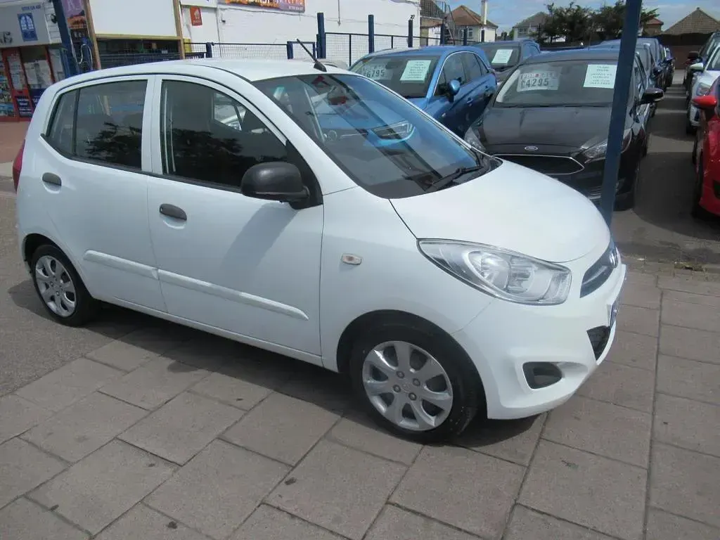 Used Hyundai i10 Classic 86 HP (63 kW) 2011 White Hatchback