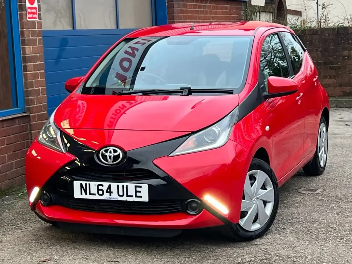Used Toyota Aygo X-play 68 HP (50 kW) 2014 Red Hatchback