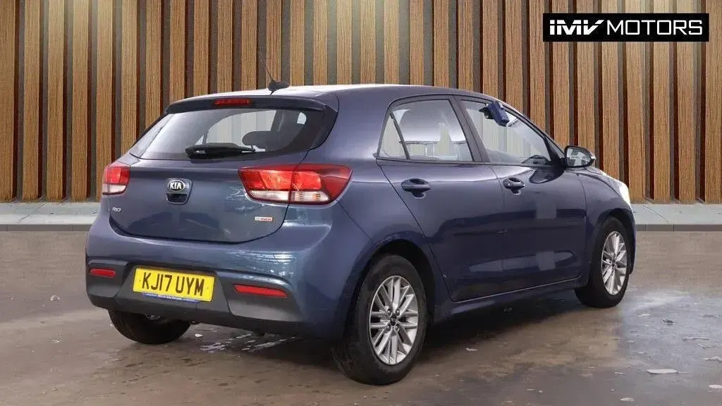 Begagnad Kia Rio 2017 Blå Halvkombi