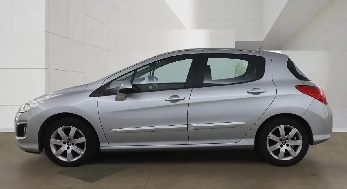Used Peugeot 308 Active 92 HP (67 kW) 2012 Silver Hatchback