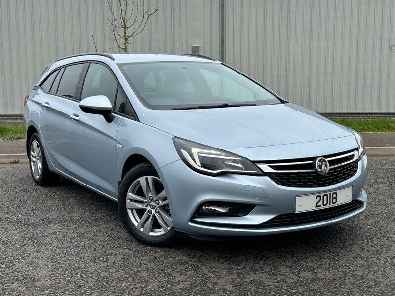 Silver Used 2018 Vauxhall Astra Design Edition Hatchback | £6,995 (Good price) - Image 1/4
