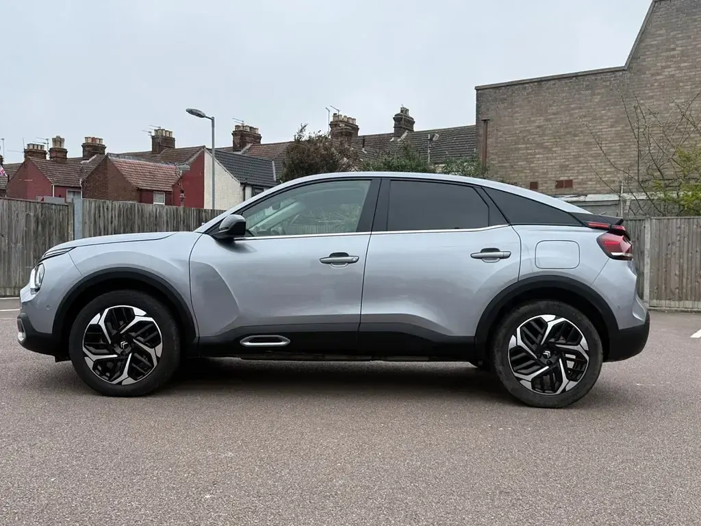Używany Citroën C4 PureTech 2023 Szary SUV