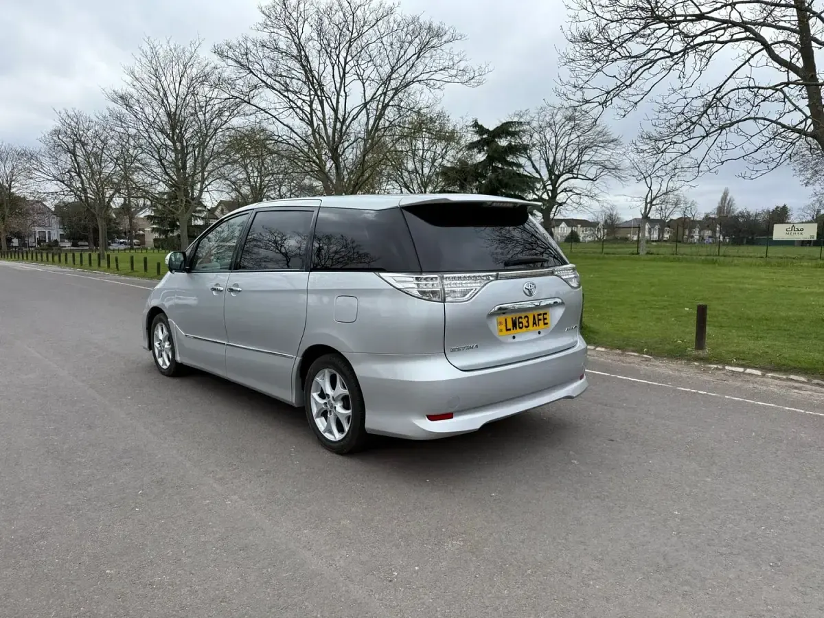 Used Toyota Estima 170 HP (125 kW) 2013 Silver