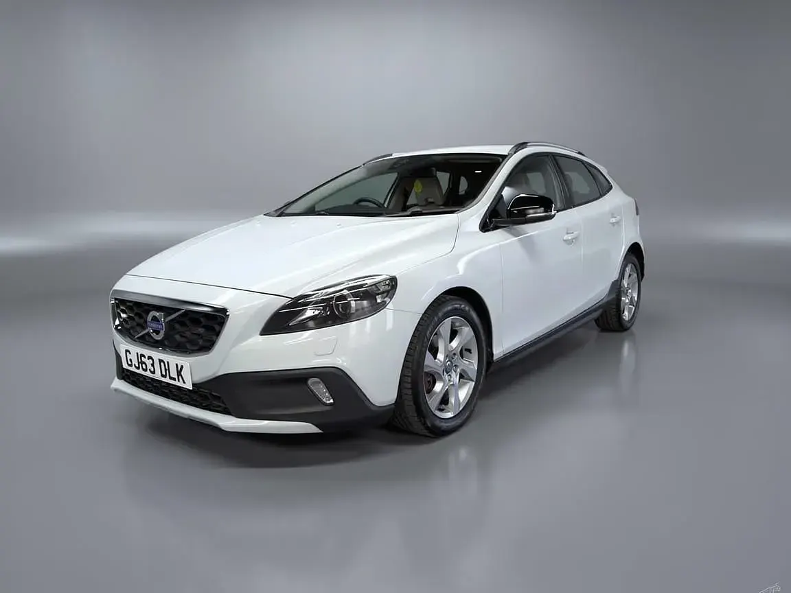Used Volvo V40 2013 White Hatchback