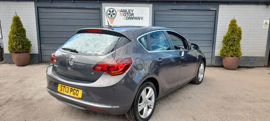 Used Vauxhall Astra SRi 115 HP (84 kW) 2013 Grey Hatchback
