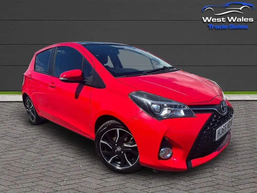 Used Toyota Yaris Sport 99 HP (72 kW) 2015 Red Hatchback