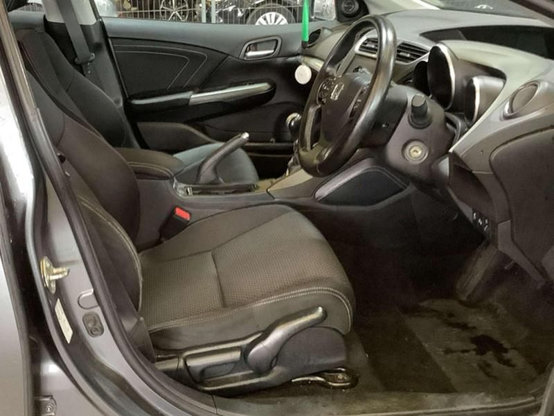 Begagnad Honda Civic SE Plus 100 HK (73 kW) 2015 Grå Halvkombi