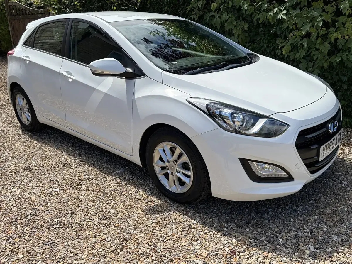 Used Hyundai i30 SE 110 HP (80 kW) 2015 White Hatchback