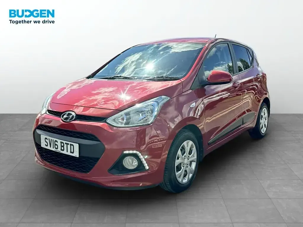 Käytetty Hyundai i10 Edition 67 HP (49 kW) 2016 Punainen Viistoperä