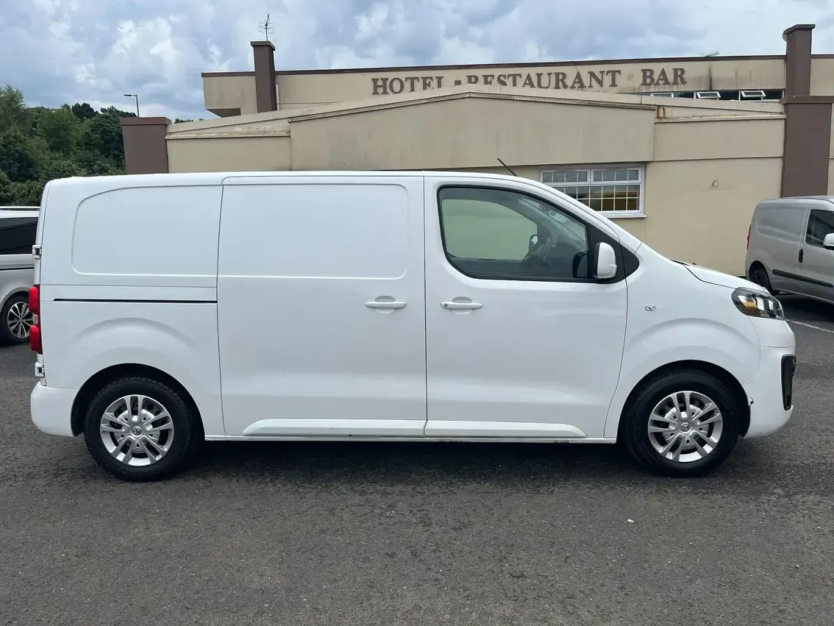Used Vauxhall Vivaro Sportive 120 HP (88 kW) 2021 White MPV