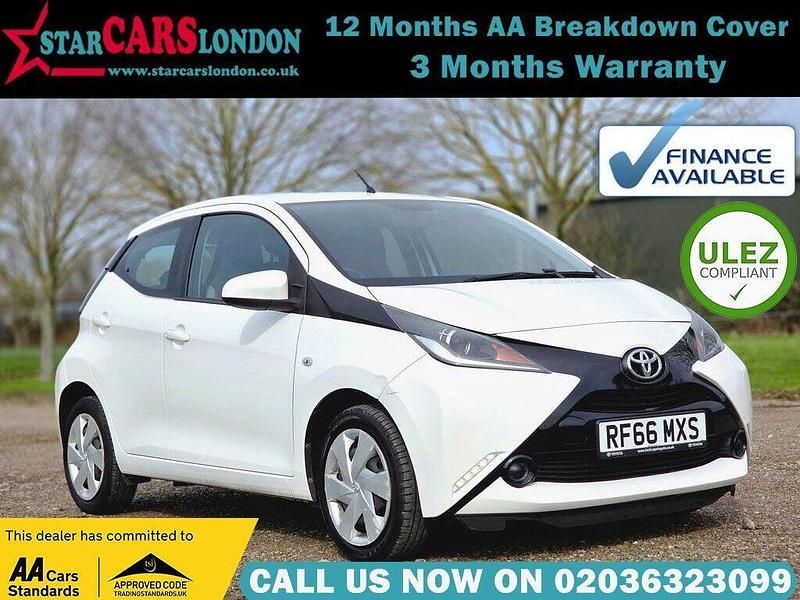Used Toyota Aygo X-play 69 HP (50 kW) 2017 White Hatchback