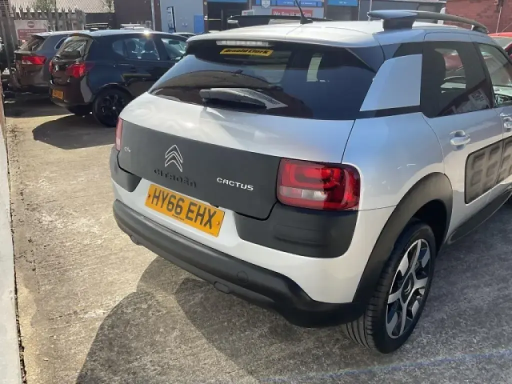 Używany Citroën C4 Cactus Flair 100 KM (73 kW) 2016 Srebrny Hatchback