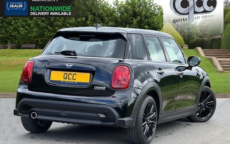 Begagnad Mini Cooper Exclusive 136 HK (100 kW) 2021 Svart Halvkombi