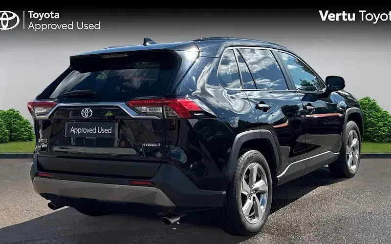 Second-hand Toyota RAV4 222 CP (163 kW) 2025 SUV