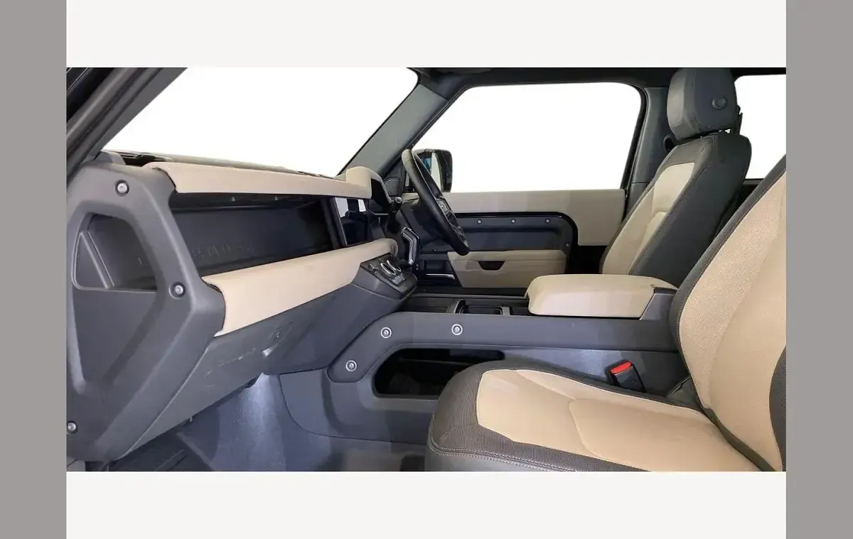 Used Land Rover Defender SE Dynamic 246 HP (180 kW) 2022 Santorini black SUV