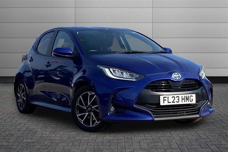 Used Toyota Yaris Hybrid Design 116 HP (85 kW) 2023 Blue Hatchback