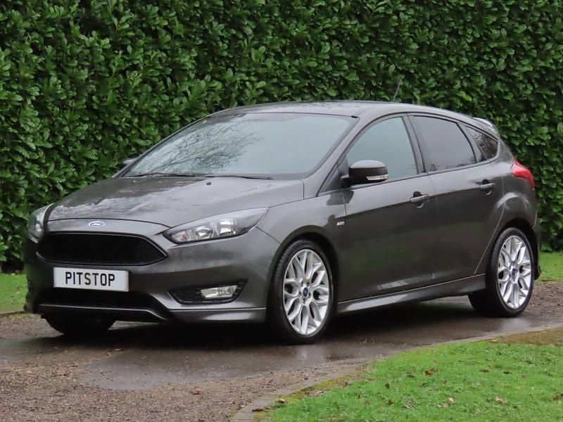 Used Ford Focus ST-Line 140 HP (102 kW) 2018 Grey Hatchback