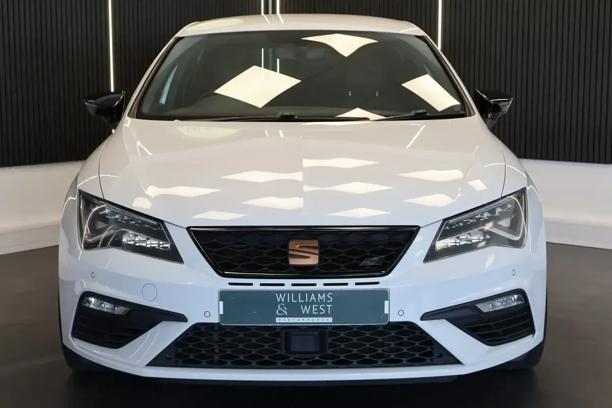 Used Seat Leon Cupra 290 290 HP (213 kW) 2019 White Hatchback