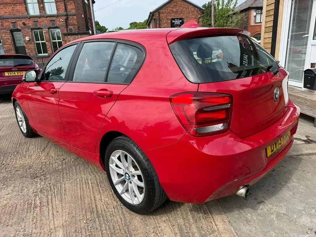 Usado BMW 118 Comfort Edition 170 CV (125 kW) 2013 Rojo Utilitario