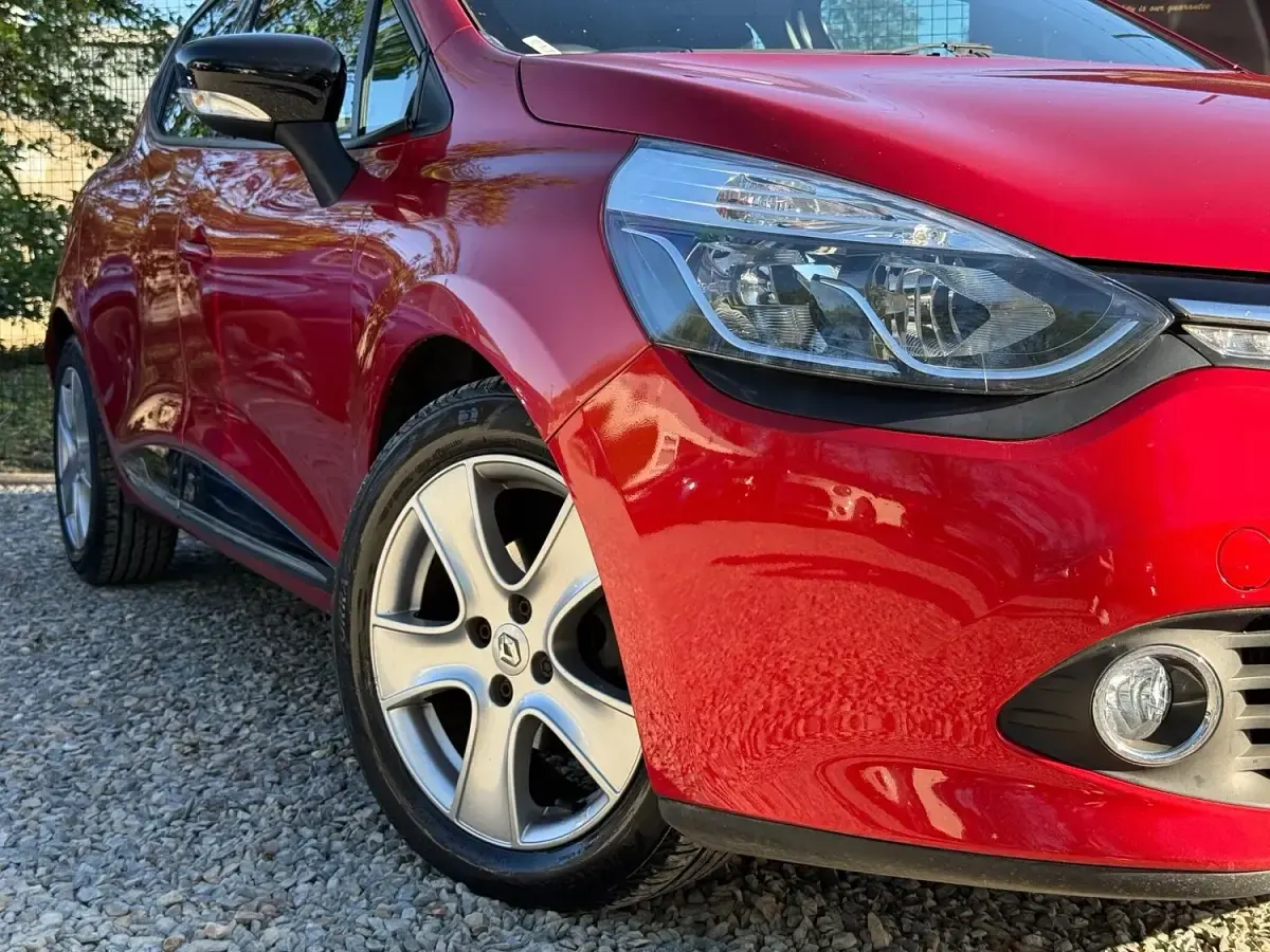 Used Renault Clio Dynamique 2015 Red Hatchback
