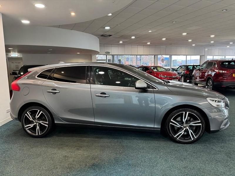 Used Volvo V40 R-Design 122 HP (89 kW) 2019 Grey Hatchback