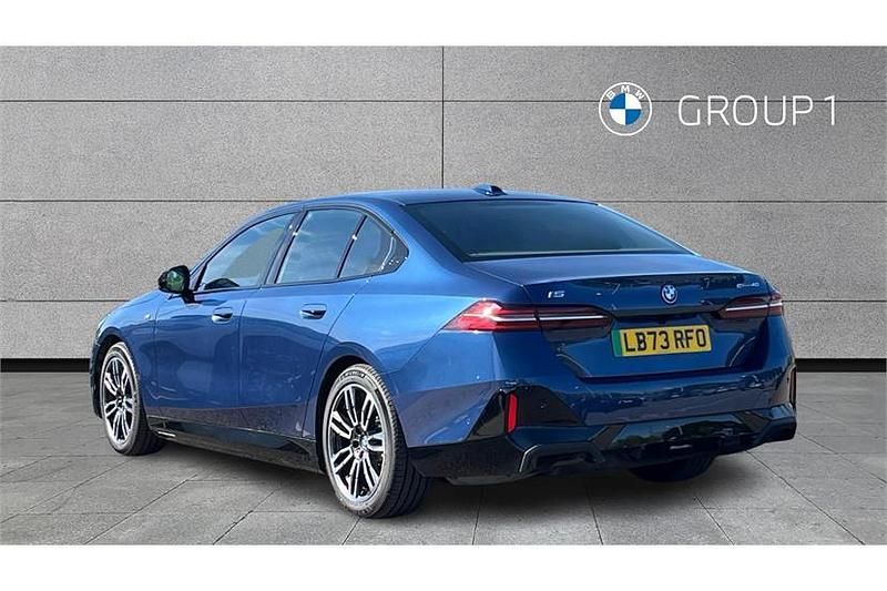 Begagnad BMW i5 M Sport 250 kW (340 HK) 2023 Blå Sedan