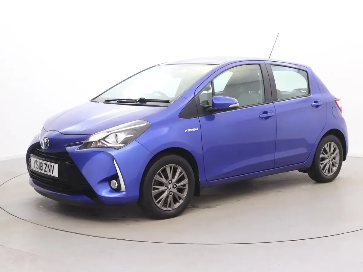 Used Toyota Yaris 100 HP (73 kW) 2018 Blue Hatchback