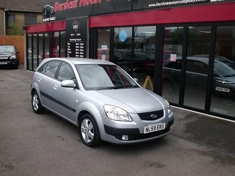 Silver Used 2009 Kia Rio Hatchback | £2,500 (Fair price) - Image 1/4